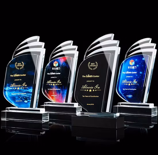 Incisione personalizzata all'ingrosso Emirati Arabi Uniti Acrilico trasparente Souvenir Targa in legno Medaglia smaltata Vetro Cristallo Diamante Stella Braccio di ferro Golf Metallo Trofeo sportivo aziendale